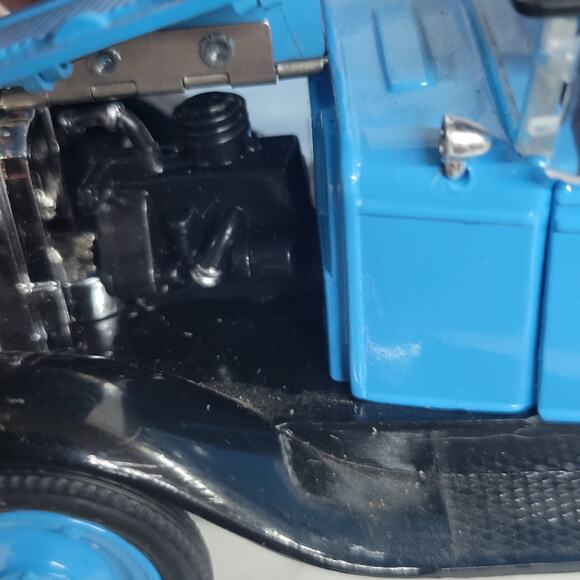 Die-cast 1928 Chevy AB Roadster detailed blue and black - Picture 4 of 10